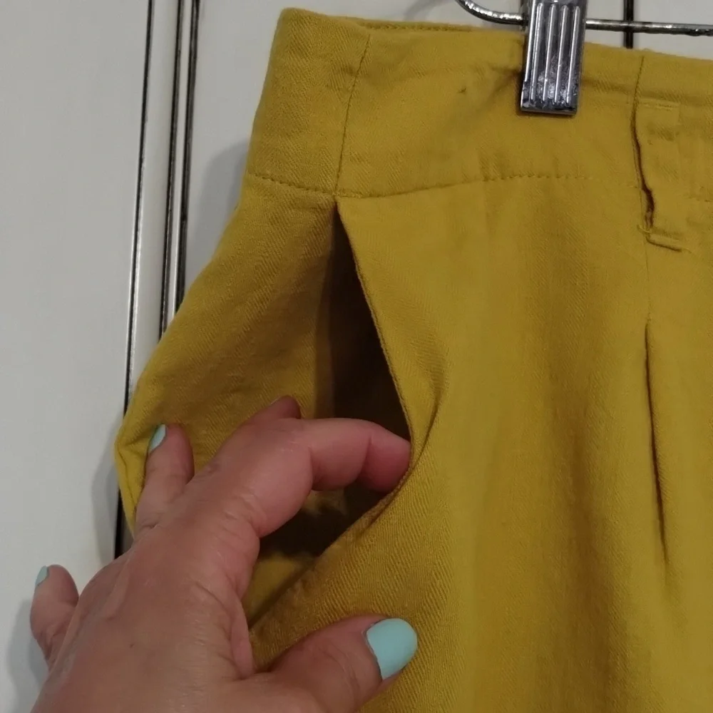 Ann Taylor LOFT Mustard Yellow Size 12 Linen Blend Shorts